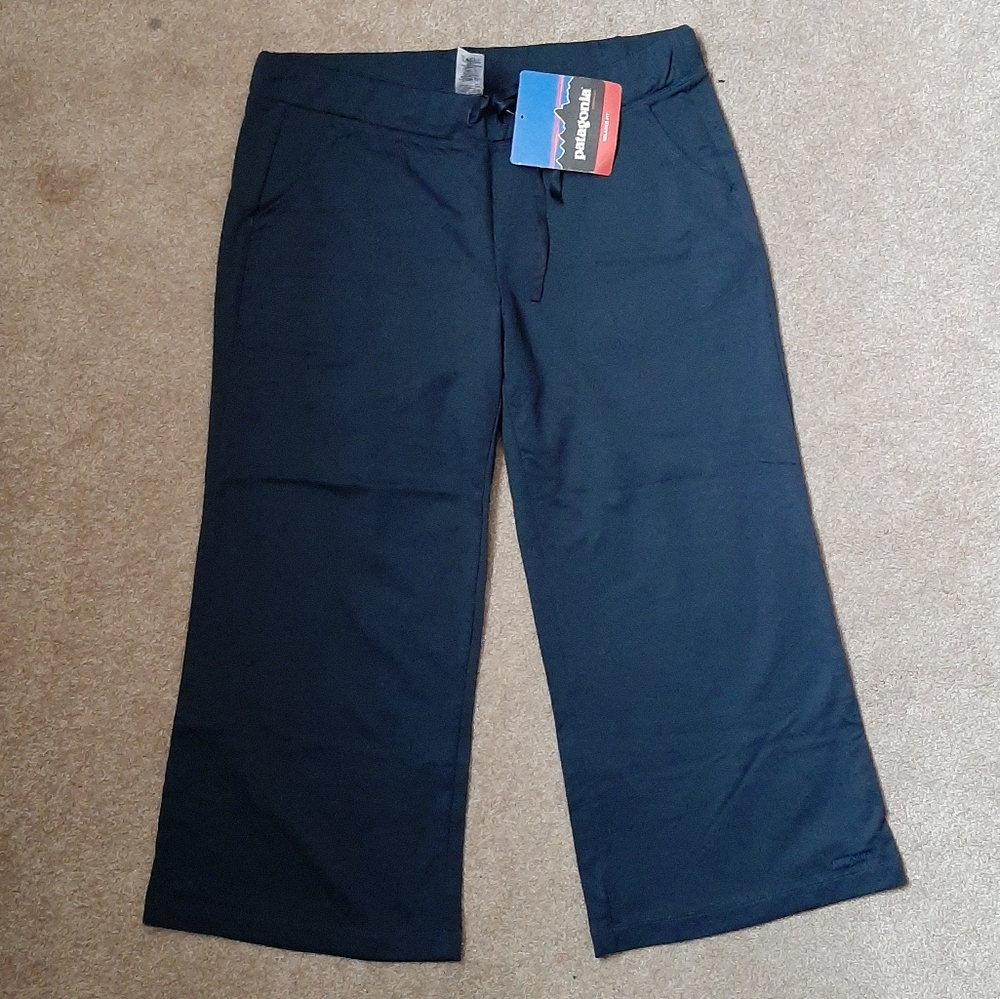PATAGONIA WOMEN'S STELLAR CROP CAPRIS SIZE M BLUE-BLACK